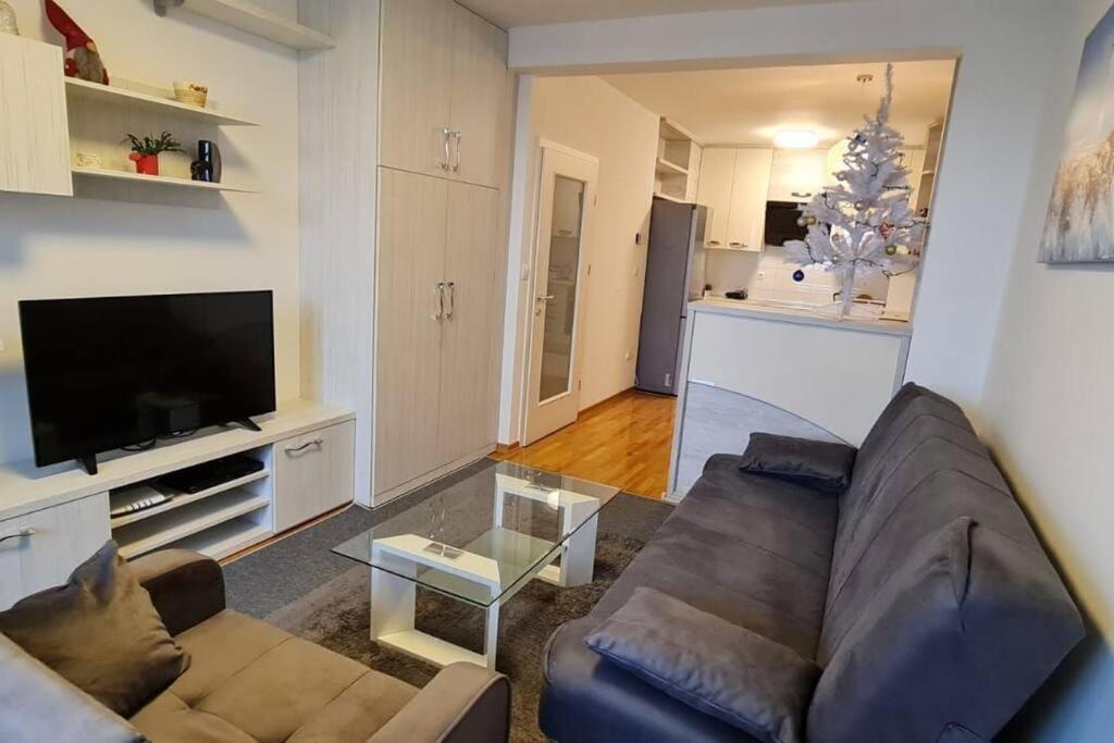 Apartma Mima *